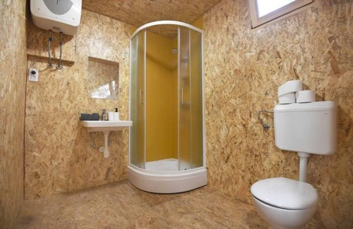 Razanac RV Rental | Treehouse in Ljubac