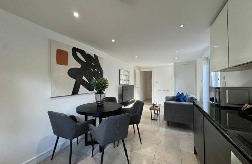 London Borough of Croydon Apartment | Trendy 2BR 2BA Flat in Crystal Palace