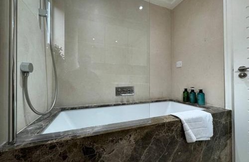 London Borough of Croydon Apartment | Trendy 2BR 2BA Flat in Crystal Palace