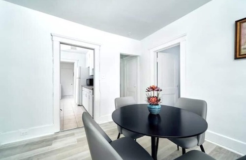 Walkerville Apartment | Trendy 3 BedRoom Perfect for Long Stays! ! !