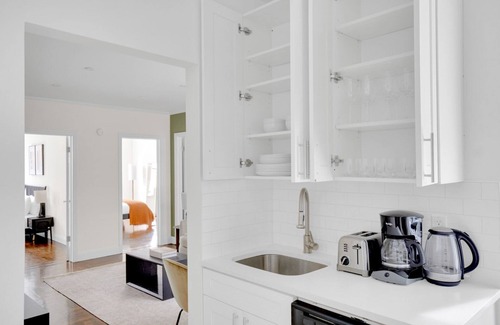 Brooklyn Heights Apartment | Trendy Brooklyn Heights 2BR w/Elevator, W/D & Bike Room, by Blueground