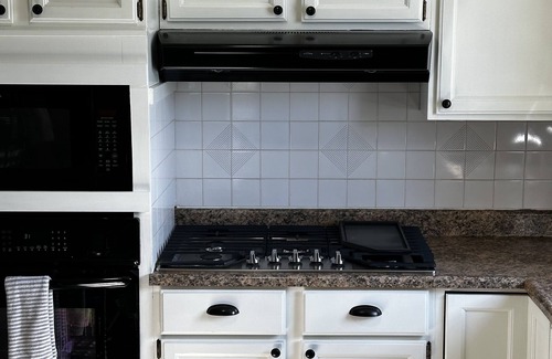 Thousand Palms House | TRI PALMS ESTATES Desert Retreat- on a golf course.