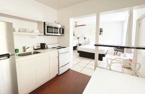 East Fort Lauderdale House | TropiRock A North Beach Village Resort Hotel