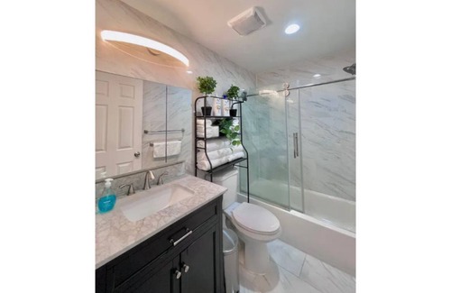 Society Hill Apartment | True Philly Experience