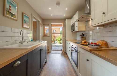 Aylsham House | Tudor Rose