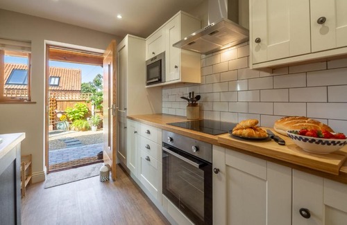 Aylsham House | Tudor Rose