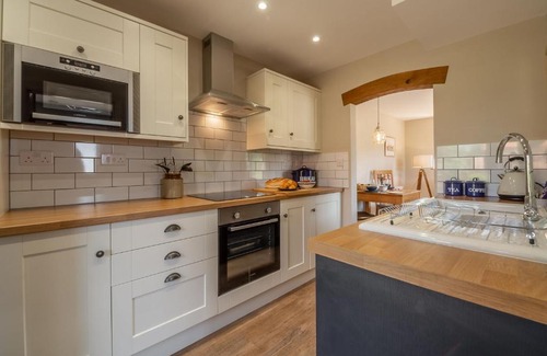 Aylsham House | Tudor Rose