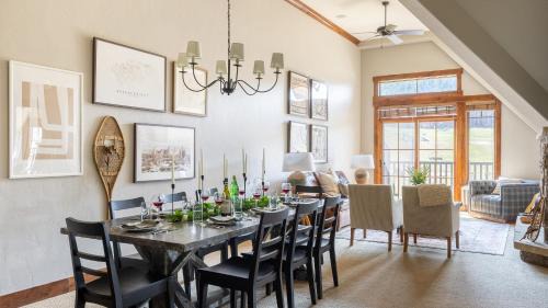 Breckenridge House | Twin Chutes by AvantStay Beautiful Ski in Ski out Condo w access to Hot Tub Gym