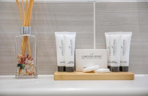 Cambridge Hotel | TWIN Deluxe Disabled Access and Wet Room with Courtyard View - Newton