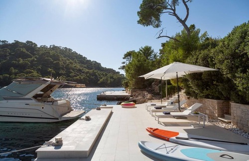 Pasadur Apartment | Two bedroom apartment near beach Pasadur, Lastovo (A-24472-a)
