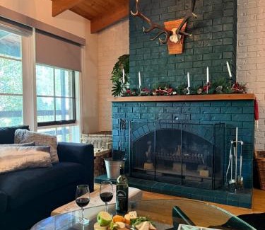 Sawmill Settlement House | Two Mountains Lodge - Modern Alpine Retreat with Spa - 3mins to Mt Buller