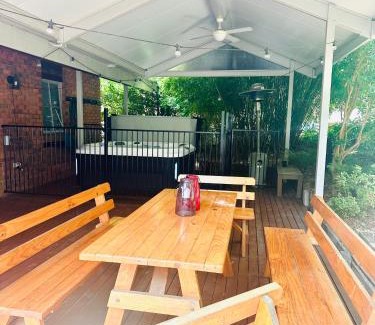 Sawmill Settlement House | Two Mountains Lodge - Modern Alpine Retreat with Spa - 3mins to Mt Buller