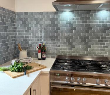 Sawmill Settlement House | Two Mountains Lodge - Modern Alpine Retreat with Spa - 3mins to Mt Buller