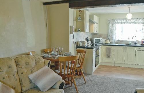 Dwyran House | Ty Main Cottage