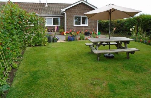 Pendine House | Ty'r Ardd - An immaculate 2 bedroom bungalow close to the beach