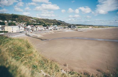 Pendine House | Ty'r Ardd - An immaculate 2 bedroom bungalow close to the beach