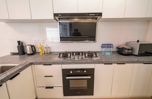 Xujiahui Bed & Breakfast | Tyms Bright 2BR 1BA Apt Xuhui Center