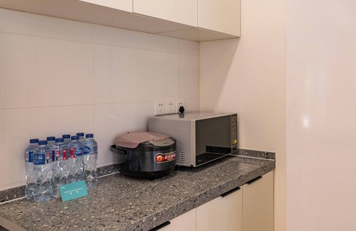 Xujiahui Bed & Breakfast | Tyms Bright 2BR 1BA Apt Xuhui Center