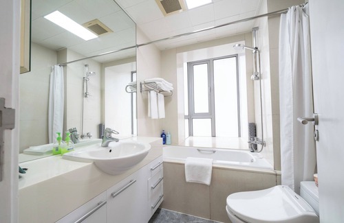 Xujiahui Bed & Breakfast | Tyms Family 2BR 1BA Apt Xujiahui Center