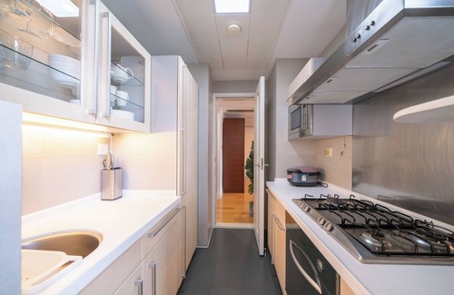 Xujiahui Bed & Breakfast | Tyms Family 2BR 1BA Apt Xujiahui Center
