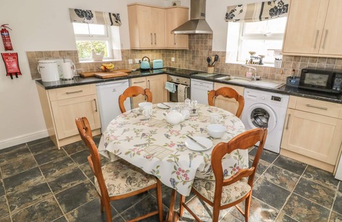 Brynsiencyn House | TYN Y GIAT, pet friendly, with a garden in Brynsiencyn