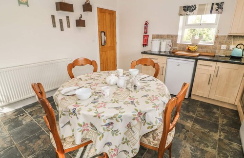 Brynsiencyn House | TYN Y GIAT, pet friendly, with a garden in Brynsiencyn