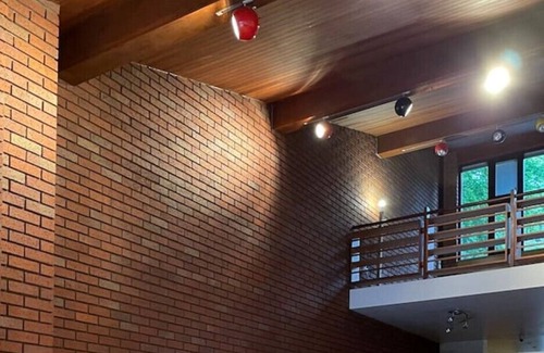 Elstree Villa | Unique Cottage with Swimming Pool & Hot Tub