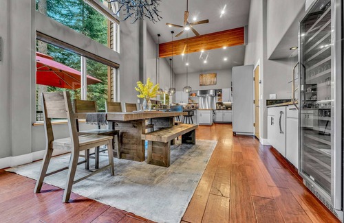 Incline Village House | Upscale Incline Village Home with Hot Tub & Sauna