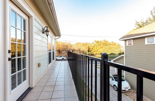 Govalle Apartment | Upstay - Govalle Get-a-way