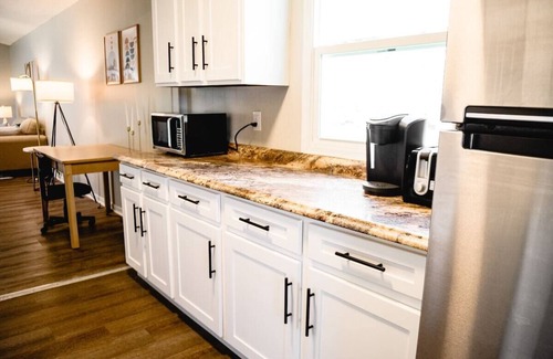 Huntington House | Urban Cottage:Homey & Convenient