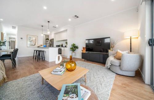 Mile End House | Urban Luxe - Designer, BBQ, WiFi