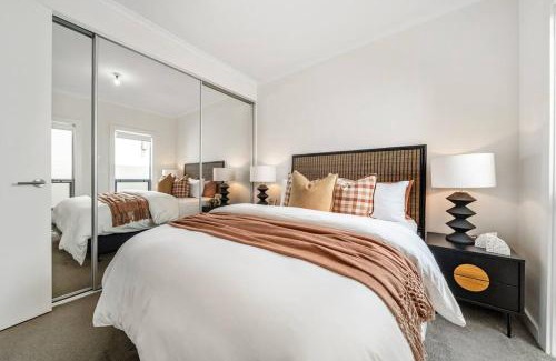 Mile End House | Urban Luxe - Designer, BBQ, WiFi