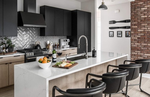 Edgehill Cottage | Urban Row - Rooftop Hot Tub - Heart of Gulch
