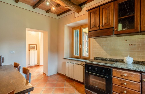 Gallicano House | Vacation Home "Relais In Spa La Grotta Del Vento" with Mountain View, Shared Pool & Wi-Fi