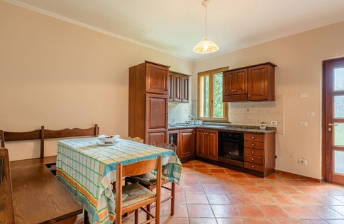 Gallicano House | Vacation Home "Relais In Spa La Grotta Del Vento" with Mountain View, Shared Pool & Wi-Fi