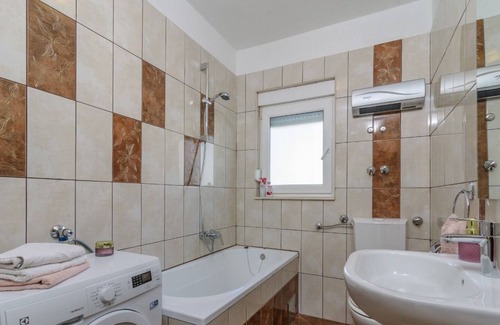 Kastel Novi Apartment | Vana - 400 m From Beach - A1