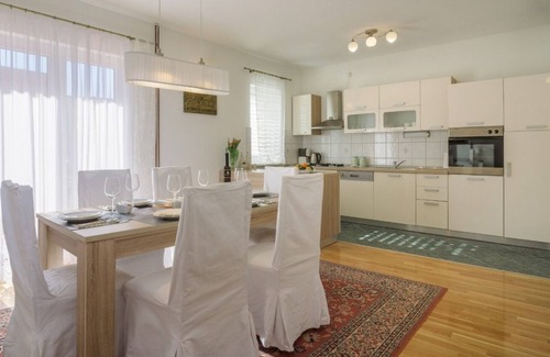 Kastel Novi Apartment | Vana - 400 m From Beach - A1