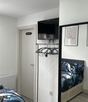 Sutton Central Apartment | VibeHub