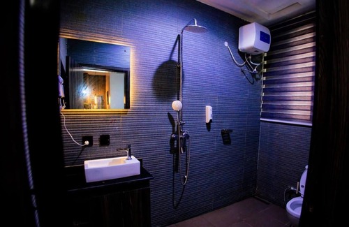 Asaba Hotel | Vic & J Lounge and Hotel