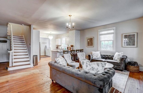 Mountville House | Victorian Manor on Main w 6 beds-10 mins to Lanc