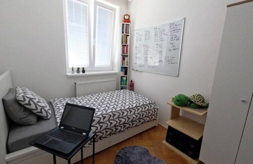Nibelungen-Viertel Apartment | Vienna: Cozy 2-Room Apt. (U3 - Schweglerstrasse)