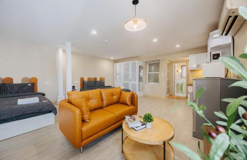 Hang Bai Apartment | VietHOME- 502 Hang Bai-4 pax Netflix FREE Laundry