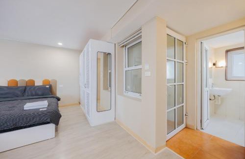 Hang Bai Apartment | VietHOME- 502 Hang Bai-4 pax Netflix FREE Laundry