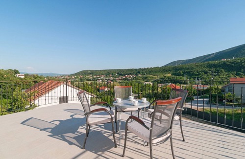 Sinj Villa | Villa Apricatio* family-friendly home with swimming pool (10 guests)