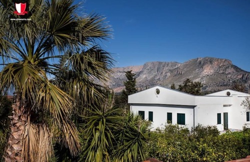 Partinico Villa | Villa "Chianurrè Azzurro" with Pool, Garden & Wi-Fi