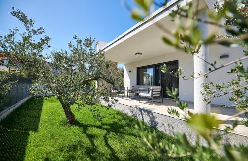 Kastel Villa | Villa Dolcea
