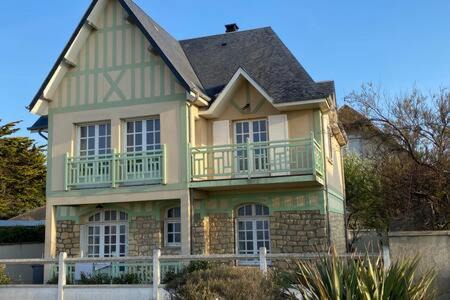 Ouistreham Villa | Villa facing beach and sea in Normandy