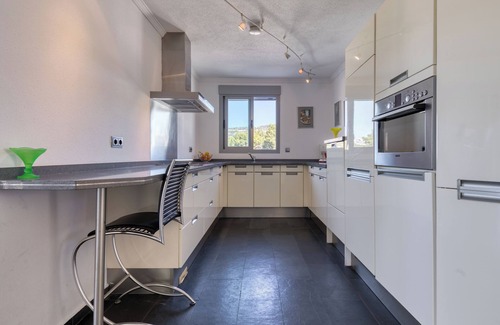 Urbanitzacio la Fustera Villa | Villa 'Fustera' with Private Pool, Wi-Fi and Air Conditioning
