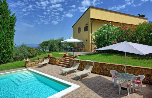 Lucignano Villa | Villa Gloria by PosarelliVillas