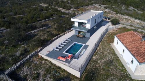 Vinisce Villa | Villa Grey with Heated Pool
